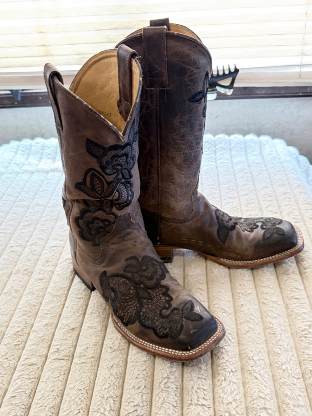 Boots! Woman’s Square Toe Western Boots Shyanne Brown Leather Lace. Rare!
